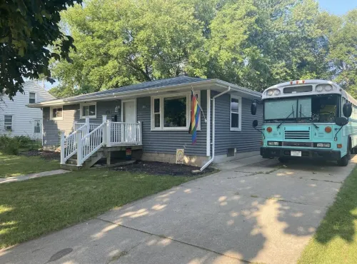 Family fun House - large fenced in backyard, Theater, Bean bag Lounge