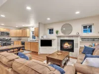 Dover Dreamin’ – Lake Life starts here! 3BD, 3BA Retreat, Steps from the Water Hotels in Dover