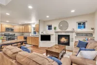 Dover Dreamin’ – Lake Life starts here! 3BD, 3BA Retreat, Steps from the Water