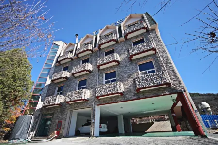 Youngcheon Dream Отели рядом с достопримечательностью «Solonggo Glamping»