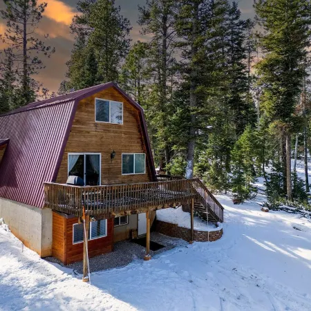 Relaxing retreat in Duck Creek, lots of exciting adventures inside and out