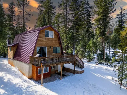 Relaxing retreat in Duck Creek, lots of exciting adventures inside and out