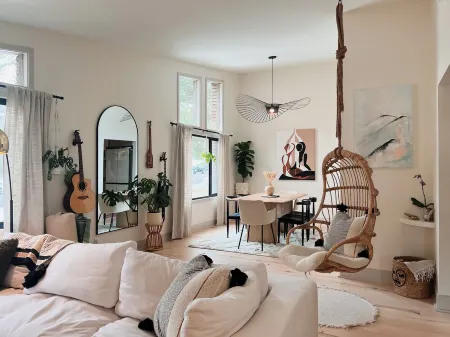 The Alpenglow Bungalow-3BR, 2BA mins from resorts!