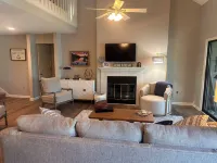 Lake Keowee Waterfront Town Home - 3 Bdrm, 3.5 Bath 7 Miles from Clemson Stadium Hotels in Oconee County