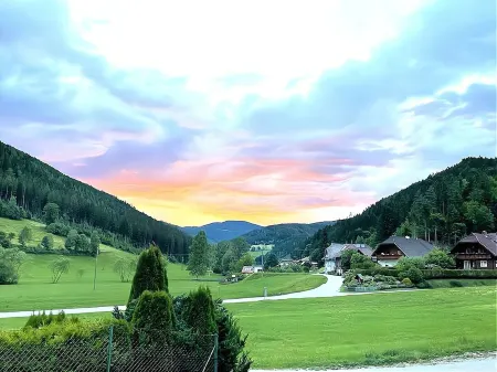 Chalet in Flattnitz Near Ski Slopes & Lakes Отели в г. Zweinitz