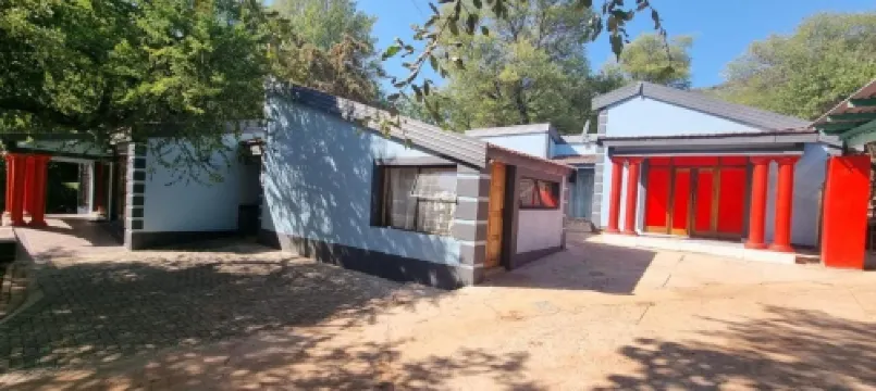 TEE CEE奇妙旅館 塔巴津比酒店