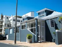 Loddeys Guesthouse Hotels near Koop Sentrum