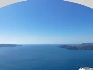 Lilium Santorini Hotel