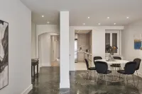 Chic n Bright 3Bd Apt with Hilton View Hotels in Central Athens