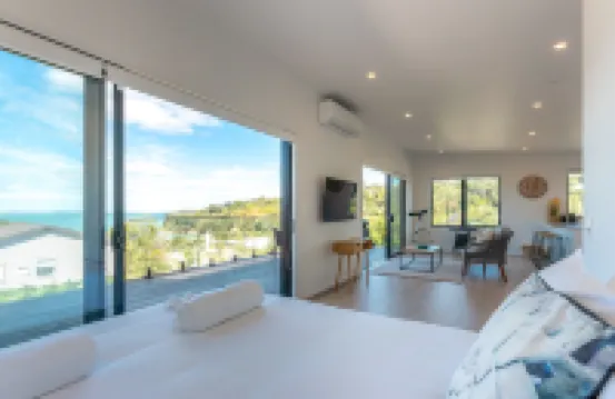 Luna Cottage. Stunning Ocean Views on Waiheke Hotels near Waiheke Island Explorer Bus