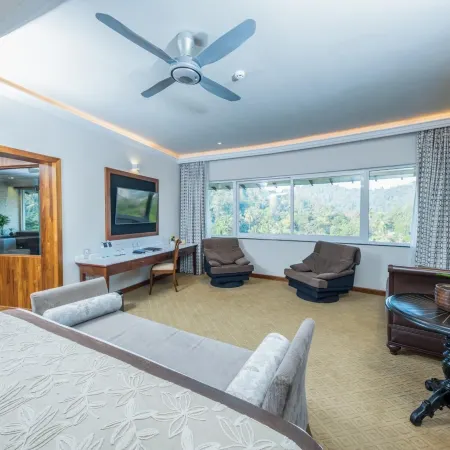 Earl's Regent Hotel