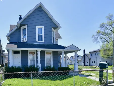 Spacious Stay for Families & Groups Near Downtown