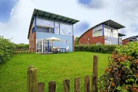 6 Pers. Harbor House Nirvana on the Marina with Lake View and Sauna Hotels in Anjum