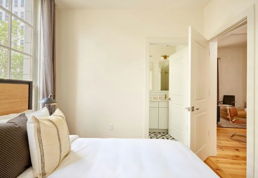 Sonder the Louie Apartments CBD Hotel Overview