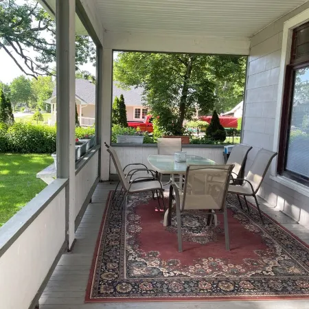 2-bedroom 19th centry Victorian apartment Des Moines with AC, WiFi