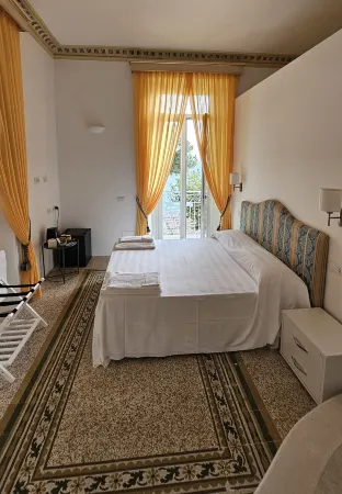 Galene - Beachfront in Costa d'Amalfi Отели в г. Майори