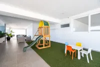 크리스탈 베이 아파트먼트