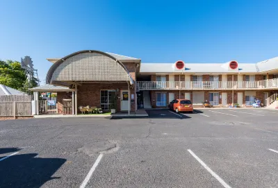 Shearing Shed Motor Inn Hotels near Dubbo Station
