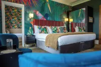 Balmer Lawn Hotels in 