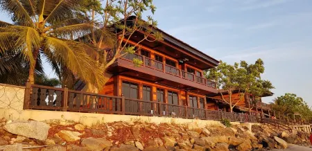 De Baron Resort Отели рядом с достопримечательностью «Duyong Island»