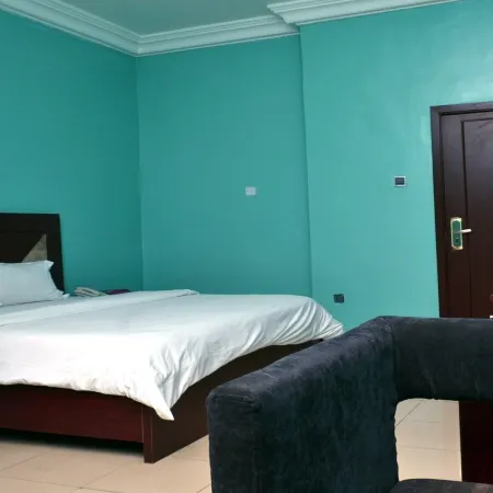 Petesville Hotel Calabar Отели в г. Калабар