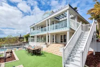 Orakei Grandeur Mansion with Sea Views & Pool