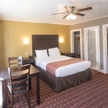 Capitol Hill Motel Hotels near Pendleton City Park