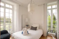 Chateau les Garennes Hotels in Combrit