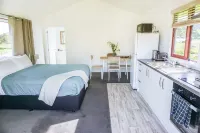 The Barn Cabins & Camp Hotels in Kaiteriteri