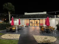 Newly Renovated Room in Cozy Hotel Near Disney 2