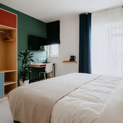 Townhouse17 Hotels near Victoria