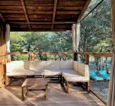 Domaine la Ferme HI Bride Hotels in Cadenet