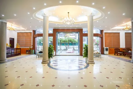 Phu Quy Hotel Near Dong Kinh Market Отели в г. Cao Loc District
