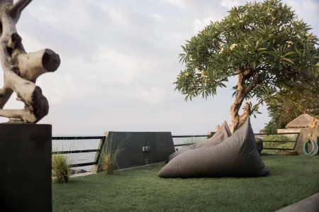 EJ House Отели рядом с достопримечательностью «Puri Kanginan Buleleng»