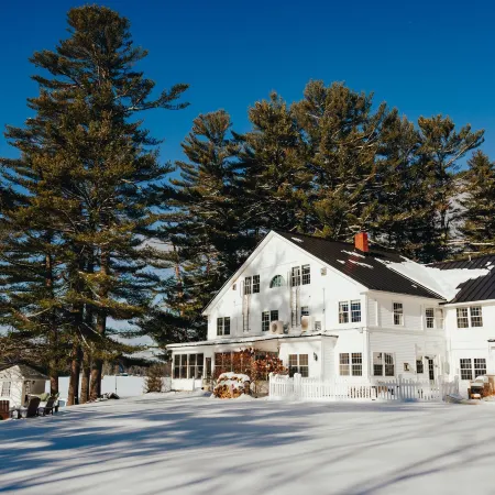 Wolf Cove Inn
