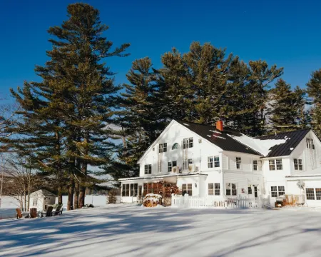 Wolf Cove Inn Hotels in Androscoggin County