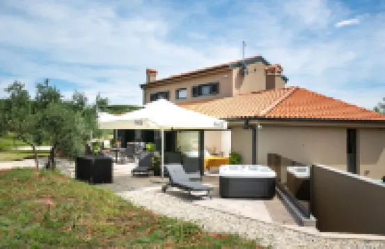 Olive Garden Paradise with Heated Swimming Pool - ヴィラ