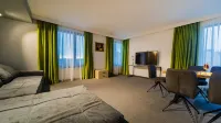 A&M Hotel with Free Parking - bar