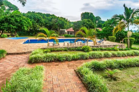 Banana Village Отели в г. Lyamutundwe