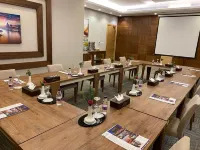 Boudl Quraish Hotels near Soccer Scene