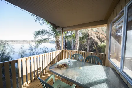 Mundic Waterfront Cottages