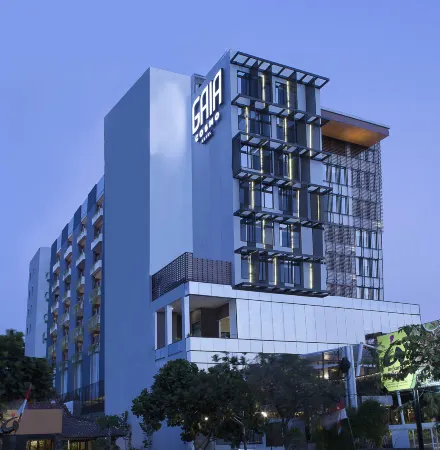 Gaia Cosmo Hotel Отели в г. Umbulharjo