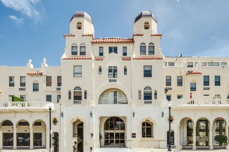 Tropicals of Palm Beach Отели в г. Палм-Бич