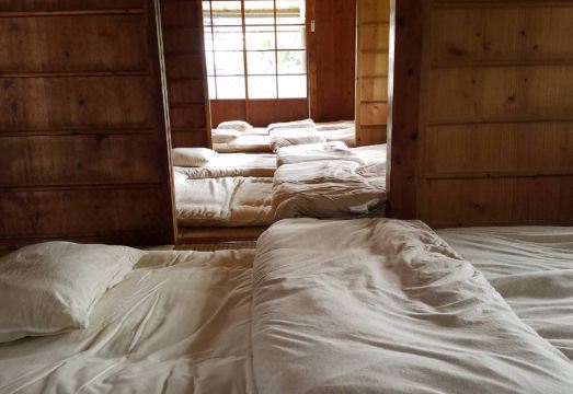 Kominkanoyado Hirune 외부 정원 모습