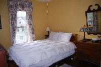 Catskills Victorian With Fireplace & Mountain Views for skiing, fishing & hiking Hotels in Middletown