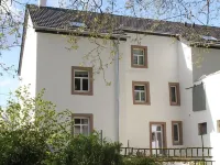Cozy Eifel vacation apartment; modern standard in a historic ambience! 비트버그 호텔