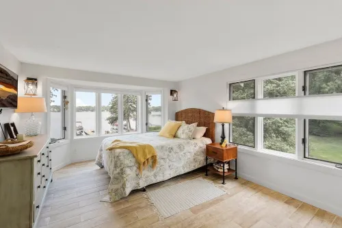 Lakeside Retreat- 7beds/4bd/2ba! Family and pet friendly!