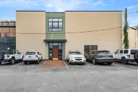 Charming Suite with Historic Charm and Modern Comforts - Elegant Getaway