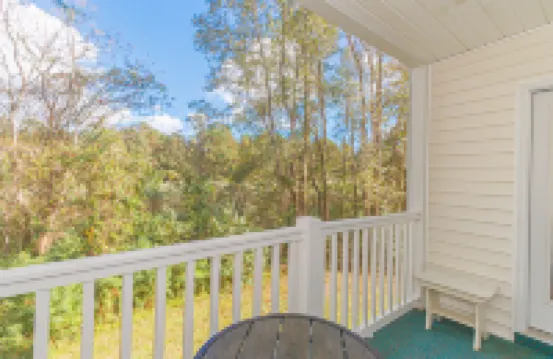 Community Pool and Jacuzzi with Modern Conveniences - Beautiful Oasis Hotels in Carolina Forest