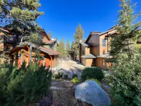 Luxury Kitchen and Year-Round Hot Tub - Lavish Modern Oasis